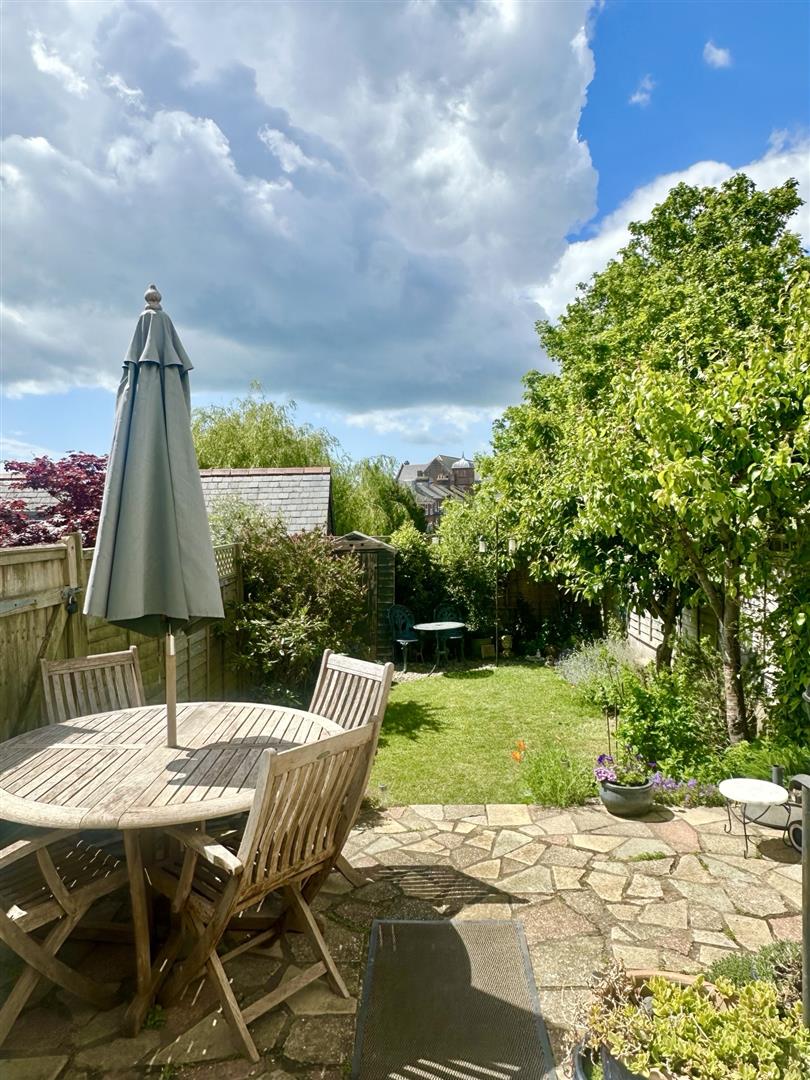 2 bed property in Athelstan Road, Hastings